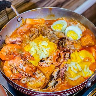 Lẩu mực khổng lồ Momo trứ danh đang có ưu đãi đặc biệt đi gấp mấy bạn ơi 😋 - ảnh 4 lau muc khong lo momo tru danh dang co uu dai dac biet di gap may ban oi 😋 - anh 4