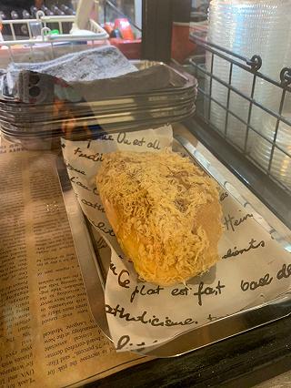 ĐẾN ROK ĂN BÁNH CHÀ BÔNG VÀ CROISSANT TRỨNG MUỐI NGON RẺ - ảnh 1 den rok an banh cha bong va croissant trung muoi ngon re - anh 1