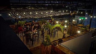 CỦI ROOFTOP - MỘT ĐỊA ĐIỂM CHILL MỚI TOANH LÀM NGẤT NGÂY GIỚI TRẺ SÀI GÒN. - ảnh 3 cui rooftop - mot dia diem chill moi toanh lam ngat ngay gioi tre sai gon. - anh 3