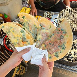 Độc quyền toàn Sài Gòn hàng - Bánh Tráng Nướng Cải Xá Bấu ngon gây nghiện hơn 10 năm ở quận 11 - ảnh 3 doc quyen toan sai gon hang - banh trang nuong cai xa bau ngon gay nghien hon 10 nam o quan 11 - anh 3