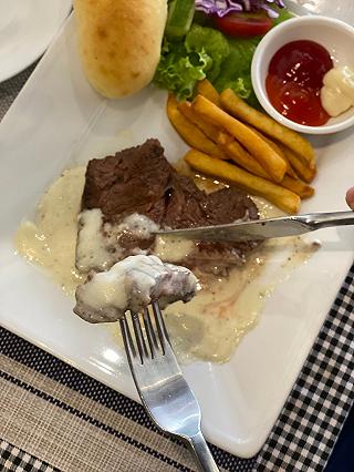 KHÔNG GIAN ẤM CÚNG KẾT HỢP VỚI CÁC MÓN STEAK TUYỆT HẢO - ảnh 5 khong gian am cung ket hop voi cac mon steak tuyet hao - anh 5