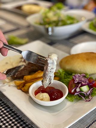 KHÔNG GIAN ẤM CÚNG KẾT HỢP VỚI CÁC MÓN STEAK TUYỆT HẢO - ảnh 4 khong gian am cung ket hop voi cac mon steak tuyet hao - anh 4