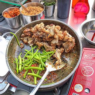 Rủ rê hội bạn chén lai rai DZÚ HEO RIM TỎI ỚT cay phê "dzòn dzòn" ngon quên sầu - ảnh 4 ru re hoi ban chen lai rai dzu heo rim toi ot cay phe "dzon dzon" ngon quen sau - anh 4