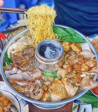 Đi ăn Lẩu Than Hồng kiểu Hong Kong bên hông phố Bùi Viện - ảnh 4 di an lau than hong kieu hong kong ben hong pho bui vien - anh 4