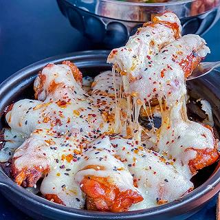 Có ai xem phim Hàn mà bị thèm tô mì bốc khói diễn viên hay ăn không? Ghé ngay Mì Sườn Bò Cay MyeongDong nha - ảnh 1 co ai xem phim han ma bi them to mi boc khoi dien vien hay an khong? ghe ngay mi suon bo cay myeongdong nha - anh 1