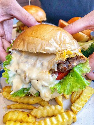 GHÉ CHEESY BURGER ĐẢM BẢO HỔNG MẬP HỔNG DÌA :))))) - ảnh 4 ghe cheesy burger dam bao hong map hong dia :))))) - anh 4