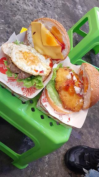 🍟🍟cuối tuần nhẹ nhàng với burger🍔🍔 - ảnh 1 🍟🍟cuoi tuan nhe nhang voi burger🍔🍔 - anh 1