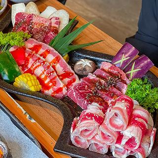 Ủa 4 đứa bước dô quán chưa biết order gì đã tặng ngay combo thịt hảo hạng? Ủa là sao? Là sao ta ⁉️ - ảnh 3 ủa 4 dứa bước dô quán chưa biết order gì dã taŏng ngay combo thiot hảo haong? ủa là sao? là sao ta ⁉️ - anh 3