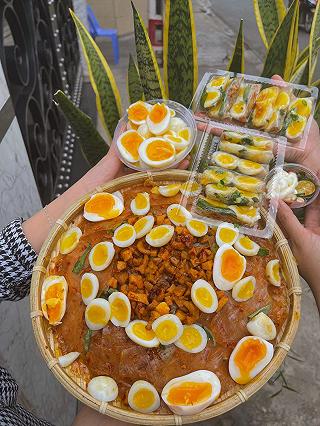 Bánh Tráng Trứng Lòng Đào Béo Ngậy - ảnh 2 banh trang trung long dao beo ngay - anh 2