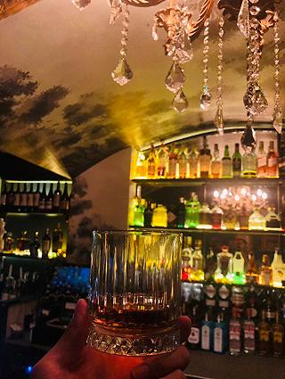 HIDDEN BAR VỚI PHONG CÁCH MUSE GIỮA PHỐ THỊ SAI GON - ảnh 2 hidden bar voi phong cach muse giua pho thi sai gon - anh 2