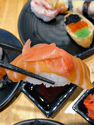 GU “ĂN NHƯ HEO” NÊN TẤP VÔ BUFFET SUSHI 199K ĂN CHO ĐÃ CÁI NƯ =))))) - ảnh 3 gu “an nhu heo” nen tap vo buffet sushi 199k an cho da cai nu =))))) - anh 3