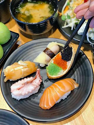 GU “ĂN NHƯ HEO” NÊN TẤP VÔ BUFFET SUSHI 199K ĂN CHO ĐÃ CÁI NƯ =))))) - ảnh 4 gu “an nhu heo” nen tap vo buffet sushi 199k an cho da cai nu =))))) - anh 4