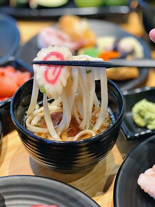 GU “ĂN NHƯ HEO” NÊN TẤP VÔ BUFFET SUSHI 199K ĂN CHO ĐÃ CÁI NƯ =))))) - ảnh 5 gu “an nhu heo” nen tap vo buffet sushi 199k an cho da cai nu =))))) - anh 5