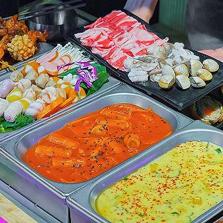 Đà Lạt hay là Hàn Quốc thu nhỏ vậy ta😝 mà giữa không khí se lạnh lại có nồi tokbokki hấp dẫn thế?! - ảnh 5 da lat hay la han quoc thu nho vay ta😝 ma giua khong khi se lanh lai co noi tokbokki hap dan the?! - anh 5