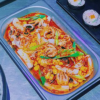 Đà Lạt hay là Hàn Quốc thu nhỏ vậy ta😝 mà giữa không khí se lạnh lại có nồi tokbokki hấp dẫn thế?! - ảnh 3 da lat hay la han quoc thu nho vay ta😝 ma giua khong khi se lanh lai co noi tokbokki hap dan the?! - anh 3