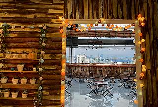 Lập hội đi bụi, tình cờ leo lên Lang Thang Rooftop mới mọc ở Phú Nhuận - ảnh 2 lap hoi di bui, tinh co leo len lang thang rooftop moi moc o phu nhuan - anh 2