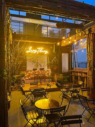 Lập hội đi bụi, tình cờ leo lên Lang Thang Rooftop mới mọc ở Phú Nhuận - ảnh 3 lap hoi di bui, tinh co leo len lang thang rooftop moi moc o phu nhuan - anh 3