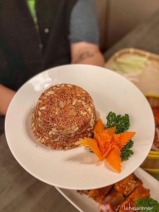 Vịt quay cuốn bánh bía kiểu mới độc lạ mà ngon quá luôn. - ảnh 3 vit quay cuon banh bia kieu moi doc la ma ngon qua luon. - anh 3