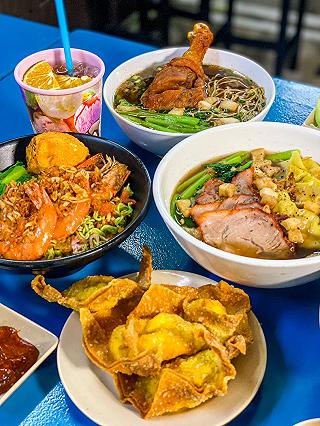 DÒNG NGƯỜI MÊ MẨN MÌ GÀ QUAY SAN SAN Ở PHÚ NHUẬN. - ảnh 2 dong nguoi me man mi ga quay san san o phu nhuan. - anh 2