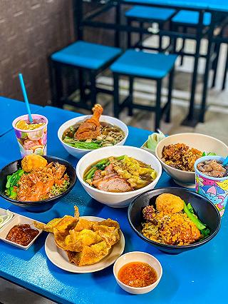 DÒNG NGƯỜI MÊ MẨN MÌ GÀ QUAY SAN SAN Ở PHÚ NHUẬN. - ảnh 1 dong nguoi me man mi ga quay san san o phu nhuan. - anh 1