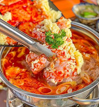 Trời ơi Tin được không MIỄN PHÍ KHAY BÒ DÀI 1 mét cho team nấm lùn 🤣 - ảnh 5 troi oi tin duoc khong mien phi khay bo dai 1 met cho team nam lun 🤣 - anh 5