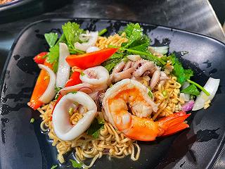 BẬT MÍ QUÁN BÁN MÓN THÁI LAN GIÁ SINH VIÊN - ảnh 5 bat mi quan ban mon thai lan gia sinh vien - anh 5