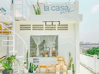 Check in quán cafe tone trắng xinh xắn ở Bình Thạnh chỉ với 32k - ảnh 1 check in quan cafe tone trang xinh xan o binh thanh chi voi 32k - anh 1