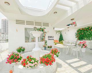 Check in quán cafe tone trắng xinh xắn ở Bình Thạnh chỉ với 32k - ảnh 3 check in quan cafe tone trang xinh xan o binh thanh chi voi 32k - anh 3