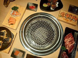 Một chiếc Nhà hàng Buffet Nhật Bản siêu xịn sò cho những người mê Sashimi, cùng ấn tượng bất ngờ lần đầu trải nghiệm ❤ - ảnh 2 mot chiec nha hang buffet nhat ban sieu xin so cho nhung nguoi me sashimi, cung an tuong bat ngo lan dau trai nghiem ❤ - anh 2