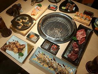 Một chiếc Nhà hàng Buffet Nhật Bản siêu xịn sò cho những người mê Sashimi, cùng ấn tượng bất ngờ lần đầu trải nghiệm ❤ - ảnh 3 mot chiec nha hang buffet nhat ban sieu xin so cho nhung nguoi me sashimi, cung an tuong bat ngo lan dau trai nghiem ❤ - anh 3