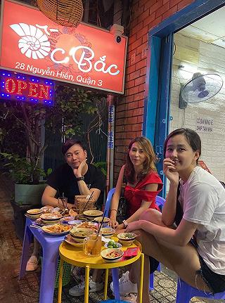 Đi ăn ốc gặp Hoa hậu chân dài nhất Việt Nam - ảnh 2 di an oc gap hoa hau chan dai nhat viet nam - anh 2