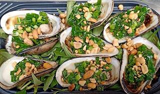 Thèm ốc quá mà dịch không ra quán ăn được nên đành gọi về nhà ăn vậy !!! - ảnh 4 them oc qua ma dich khong ra quan an duoc nen danh goi ve nha an vay !!! - anh 4