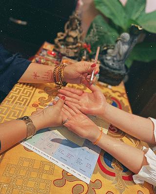 Góc tâm linh, test nơi gieo quẻ âm dương, nốt son phong thuỷ và chỉ tay đổi vận cực kỳ linh nghiệm đáng thử 1 lần trong đời. - ảnh 2 goc tam linh, test noi gieo que am duong, not son phong thuy va chi tay doi van cuc ky linh nghiem dang thu 1 lan trong doi. - anh 2