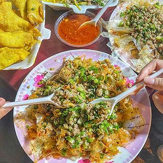 Độc đáo BÁNH TRÁNG MỠ HÀNH THỊT BẰM thơm ngon có một không hai ở Sài Gòn - ảnh 6 doc dao banh trang mo hanh thit bam thom ngon co mot khong hai o sai gon - anh 6