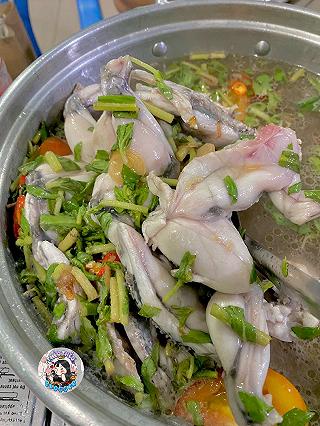 Trời mưa thèm lẩu Ếch cô Tư 🐸 - ảnh 2 troi mua them lau ech co tu 🐸 - anh 2