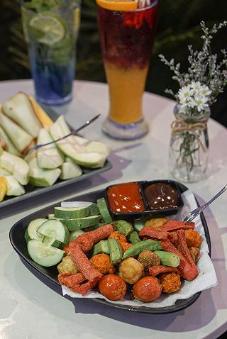 Một quán cafe không gian xanh - Acoustic cuối tuần - ảnh 2 mot quan cafe khong gian xanh - acoustic cuoi tuan - anh 2