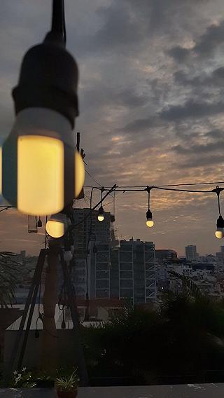 MỘT CHIẾC SKYY TRỐNG NÓC GIỮA LÒNG SÀI GÒN - ảnh 4 mot chiec skyy trong noc giua long sai gon - anh 4