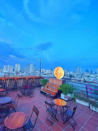 Thiệt chill với ROOFTOP NGẮM HOÀNG HÔN ĐẸP NHẤT NHÌ SÀI GÒN - ảnh 6 thiet chill voi rooftop ngam hoang hon dep nhat nhi sai gon - anh 6
