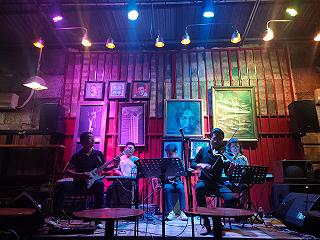 Phòng trà - Quán Cafe Acoustic Thủ Đức - Quán Bar Live Music - ảnh 5 phong tra - quan cafe acoustic thu duc - quan bar live music - anh 5
