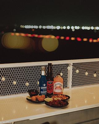 MỘT ROOFTOP VIEW SÂN BAY BẠN ĐÃ THỬ CHƯA - ảnh 1 mot rooftop view san bay ban da thu chua - anh 1