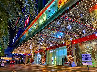 Choáng ngợp với “Đại Lộ Giáng Sinh” đẹp lung linh ở Vạn Hạnh Mall - ảnh 1 choang ngop voi “dai lo giang sinh” dep lung linh o van hanh mall - anh 1