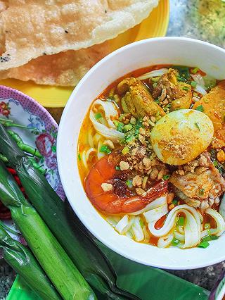 80-90% vị chuẩn miền Trung - Mì Quảng Sâm lâu đời khu chợ Bà Hoa - ảnh 3 80-90% vi chuan mien trung - mi quang sam lau doi khu cho ba hoa - anh 3
