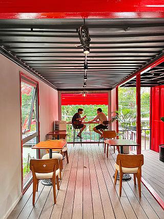 QUÁN CAFE TỪ NHỮNG KHỐI CONTAINER - ảnh 4 quan cafe tu nhung khoi container - anh 4