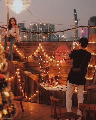 RŨ RÊ CRUSH LÊN CONCEPT BỘ HÌNH GIÁNG SINH ĐÀ LẠT NGAY TẠI THƯƠNG ROOFTOP - ảnh 1 ru re crush len concept bo hinh giang sinh da lat ngay tai thuong rooftop - anh 1