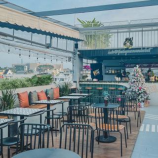 KHU SÂN BAY ĐỒNG CỎ VÀ KHOẢNH KHẮC HOÀNG HÔN SIÊU ĐỈNH TẠI HELI HUB ROOFTOP - ảnh 3 khu san bay dong co va khoanh khac hoang hon sieu dinh tai heli hub rooftop - anh 3