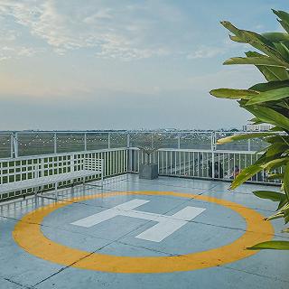 KHU SÂN BAY ĐỒNG CỎ VÀ KHOẢNH KHẮC HOÀNG HÔN SIÊU ĐỈNH TẠI HELI HUB ROOFTOP - ảnh 4 khu san bay dong co va khoanh khac hoang hon sieu dinh tai heli hub rooftop - anh 4