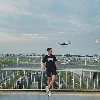 Rooftop Sài Gòn với view sân bay độc lạ - ảnh 3 rooftop sai gon voi view san bay doc la - anh 3
