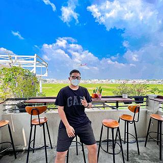 QUÁN CAFE CÓ VIEW NGẮM MÁY BAY SIÊU ĐỈNH - ảnh 1 quan cafe co view ngam may bay sieu dinh - anh 1