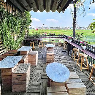 QUÁN CAFE CÓ VIEW NGẮM MÁY BAY SIÊU ĐỈNH - ảnh 4 quan cafe co view ngam may bay sieu dinh - anh 4