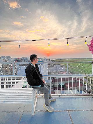 ROOFTOP NGẮM HOÀNG HÔN VÀ MÁY BAY CỰC ĐỈNH - ảnh 2 rooftop ngam hoang hon va may bay cuc dinh - anh 2